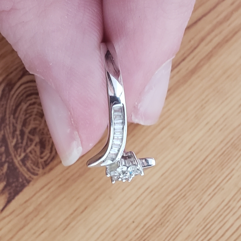 Diamond ring - Picture 2 of 3